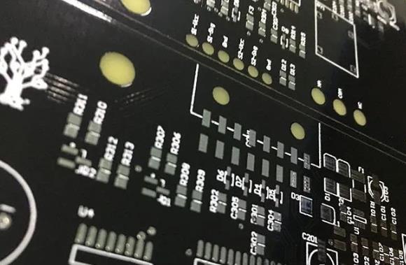 如何確定PCB的基板材料？